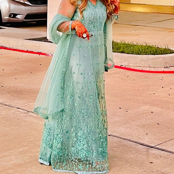 Pishwas - Picture 1 of 3